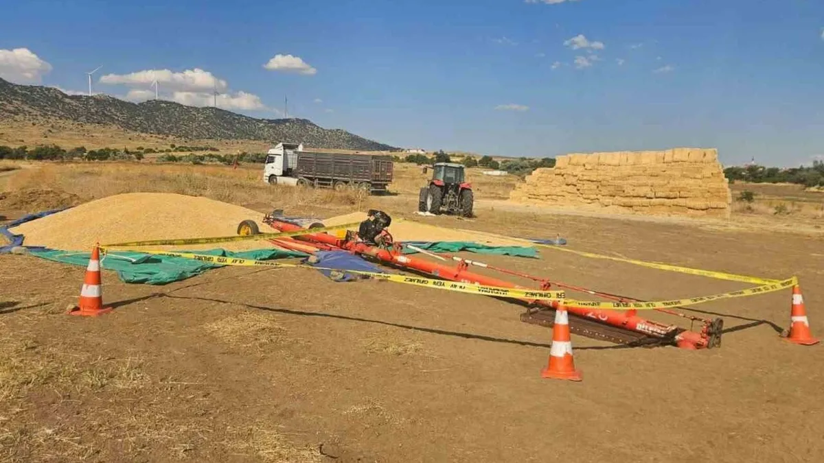 Buğday yüklerken elevatörün altında kalan 18 yaşındaki işçi yaşamını yitirdi
