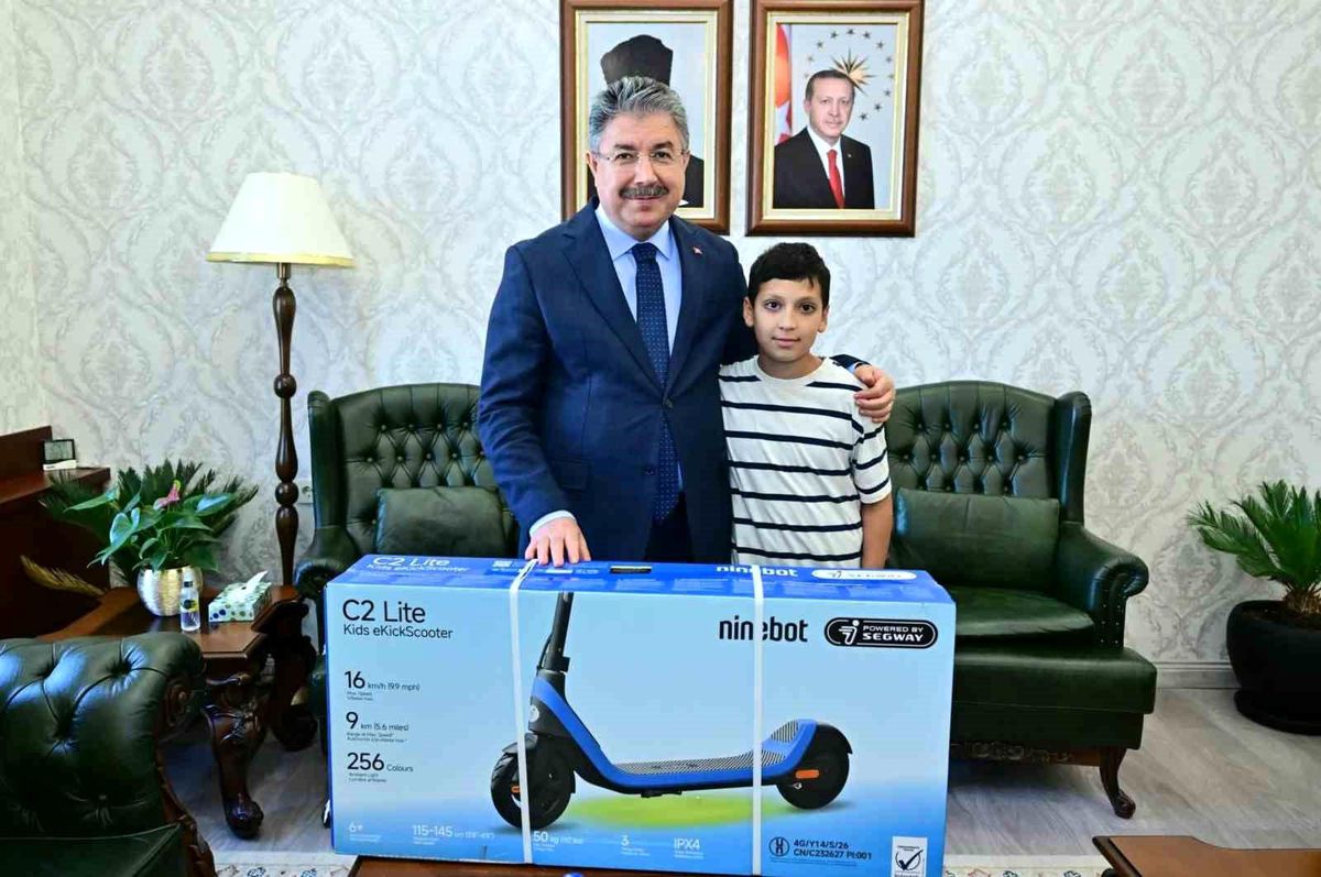 Vali Yılmaz, Şehit Dozer Operatörü Eyüp Dereli'nin Çocuklarını Makamında Ağırladı