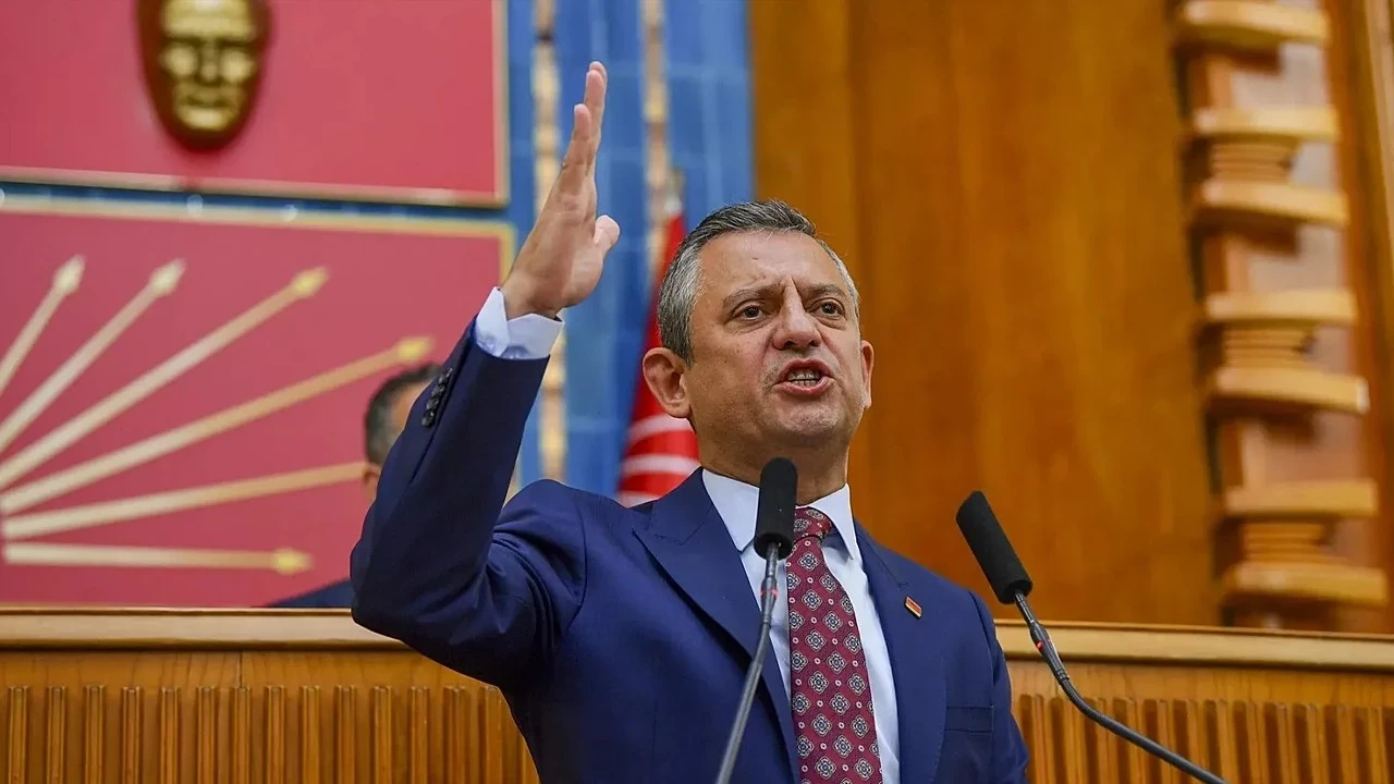 Özgür Özel son kez CHP kürsüsüne çıktı: Her son bir başlangıçtır! İşte salonda yer alan milletvekilleri...