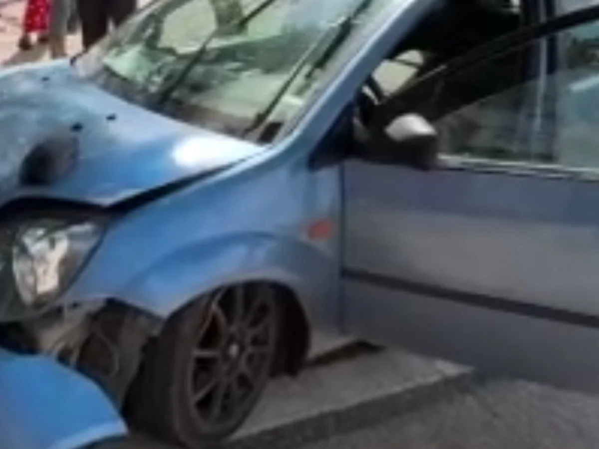 Aksaray'da trafik kazası yapan gençler hastaneye gitmeyi reddetti