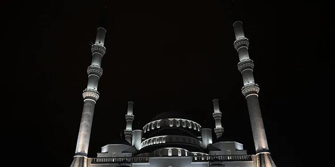 Tüm camilerde 15 Temmuz gecesi 'sala' okunacak