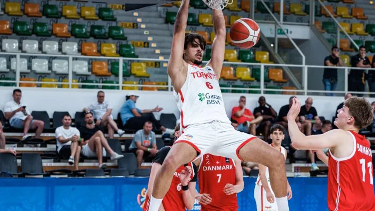 U18 Milliler Avrupa Şampiyonası'na farklı galibiyetle başladı