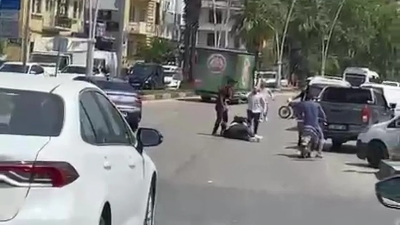 Adana’da yol ortasında dehşet! Pompalı tüfekli kavga kamerada