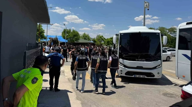 4 ilde eş zamanlı baskın: Çete üyeleri kıskıvrak yakalandı