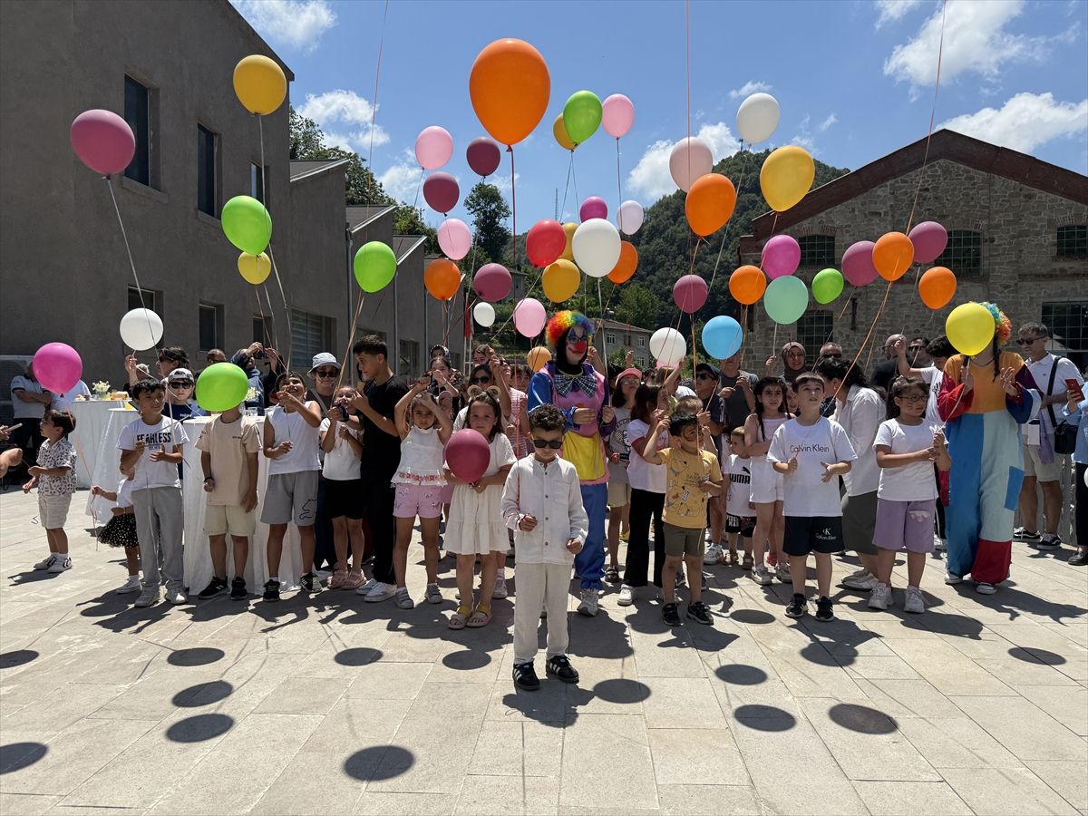 Zonguldak'ta lösemiyi yenen 6 yaşındaki çocuk için gökyüzüne balonlar bırakıldı