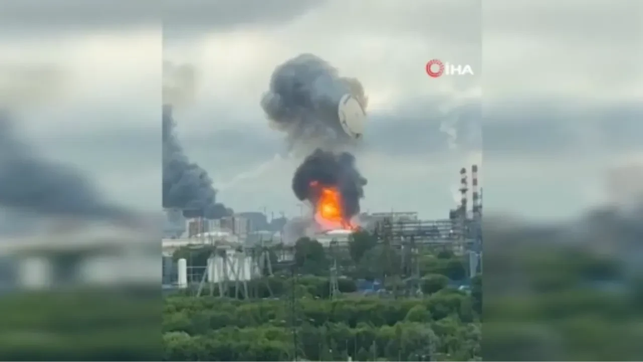 Ukrayna’dan Moskova’ya son iki yılın en büyük dron saldırısı kamerada!