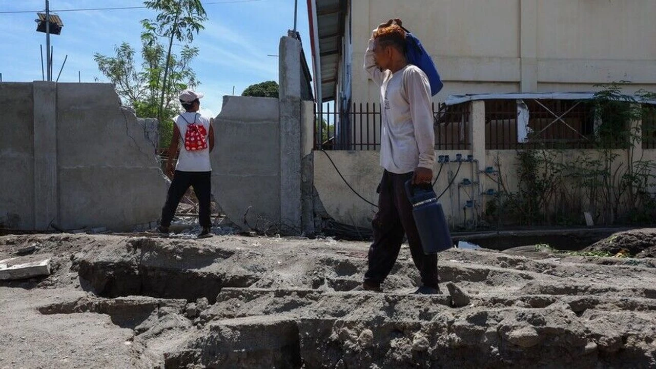 Filipinler'deki 7.8'lik depremde ölü sayısı 78'e çıktı