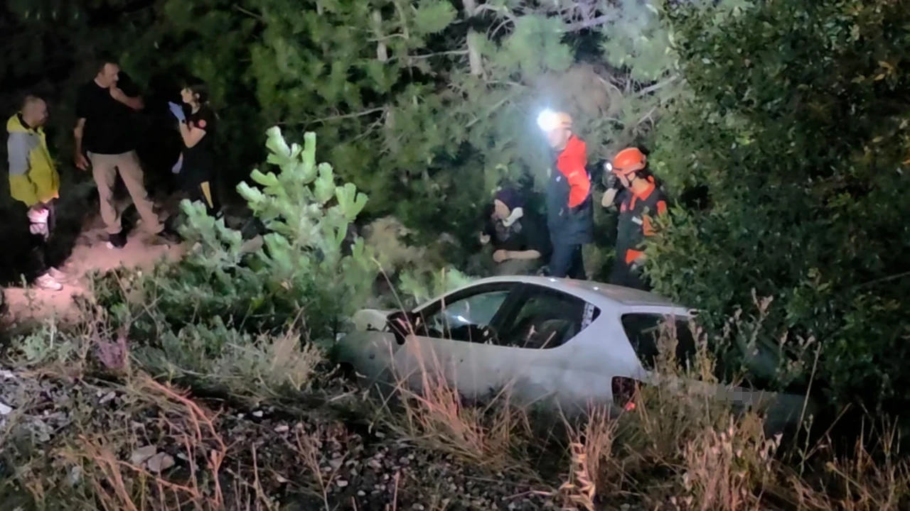 Kütahya'da otomobil ile motosiklet uçuruma yuvarlandı: 5 yaralı