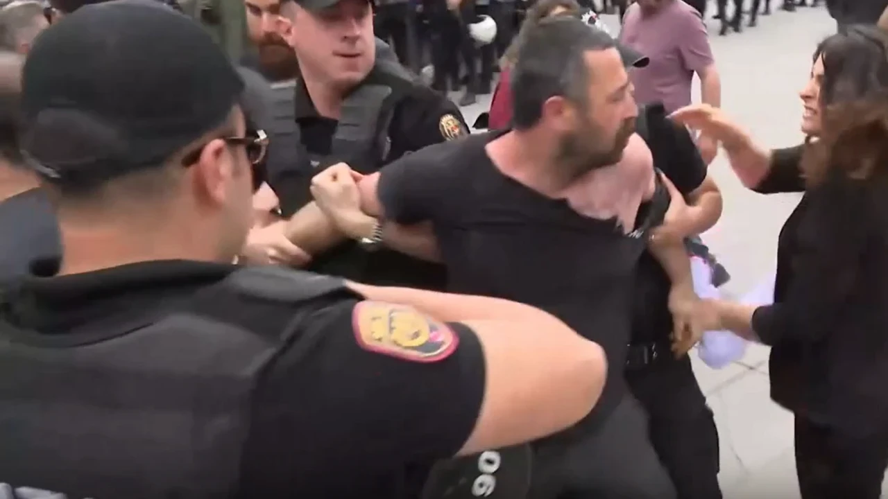 Meclis'e yürümek isteyen öğretmenlere sert müdahale: Çok sayıda kişi gözaltına alındı