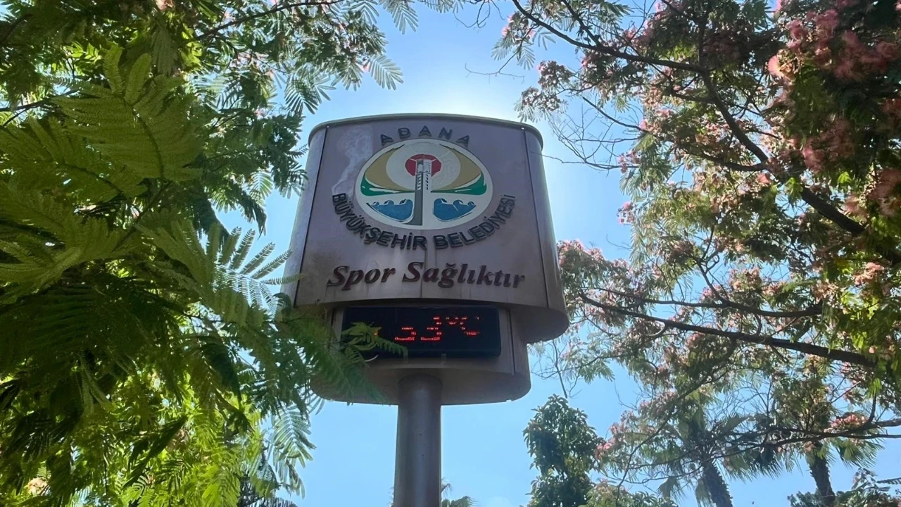 Adana’da sıcaklık alarmı: 33 dereceyi gören kentte vatandaşlar gölgeye kaçtı
