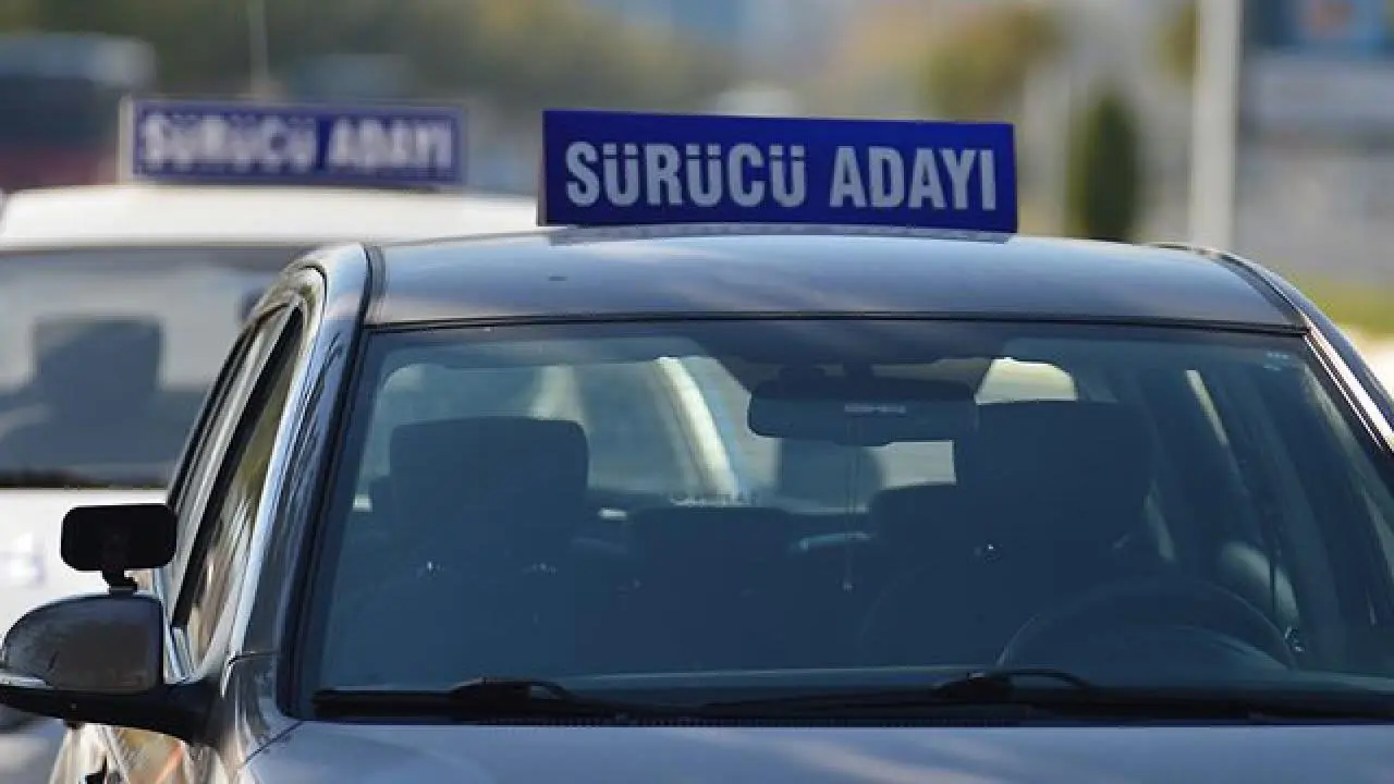 Ehliyet sınavında teknik ekipmanlı kopya skandalı! 24 ilde gözaltı sayısı yükseldi