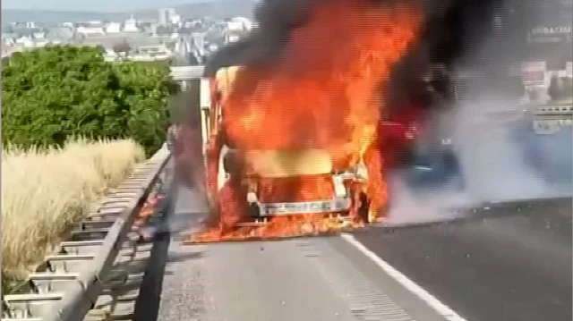 Ankara'da servis minibüsünde çıkan yangın paniğe neden oldu