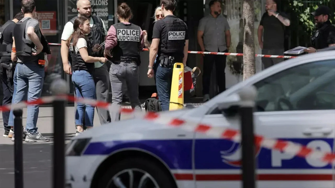 Paris'te bıçaklı saldırı: Üç kadın yaralandı, saldırgan etkisiz hale getirildi