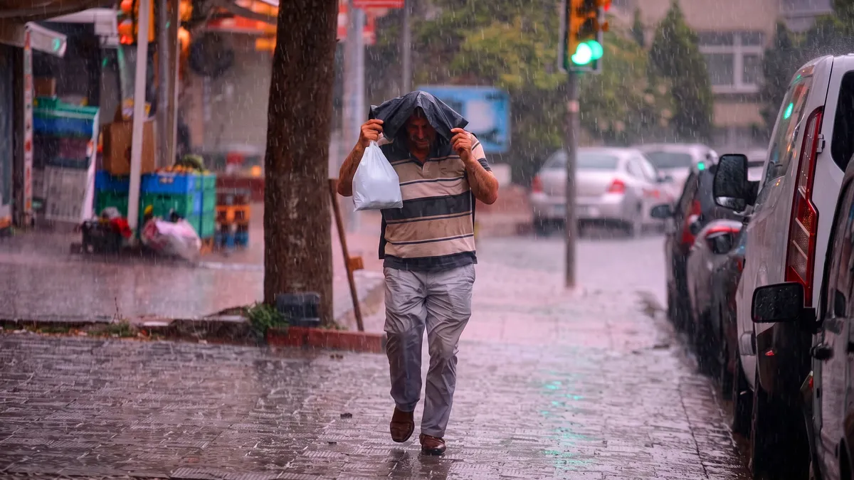 22 Temmuz 2026 hava durumu! Meteoroloji’den kuvvetli sağanak alarmı: İstanbul için saat verildi