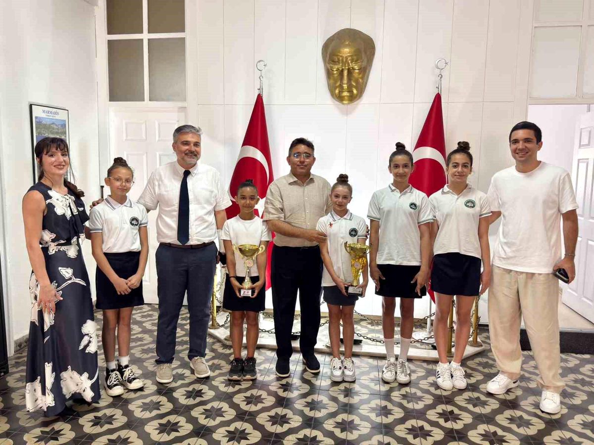 Kaymakam Kaya, Marmaris'in şampiyon jimnastikçilerini ağırladı