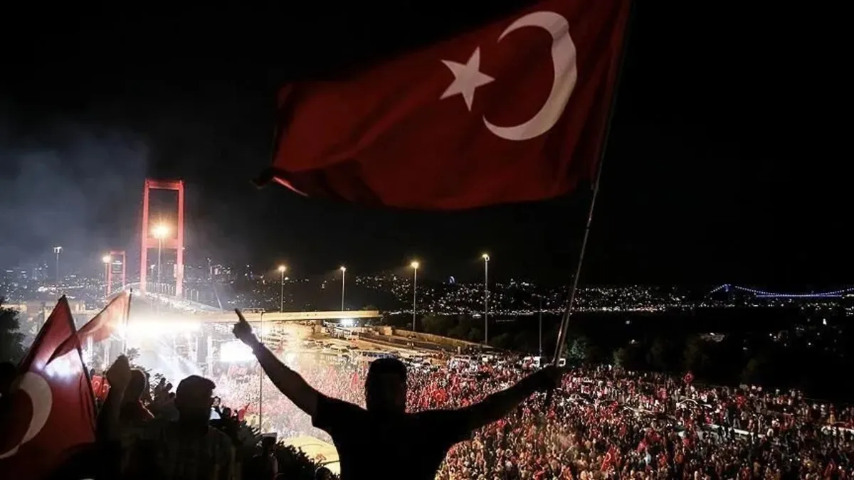 Bir gece, bir millet, bir destan! Ünlülerden 15 Temmuz paylaşımları