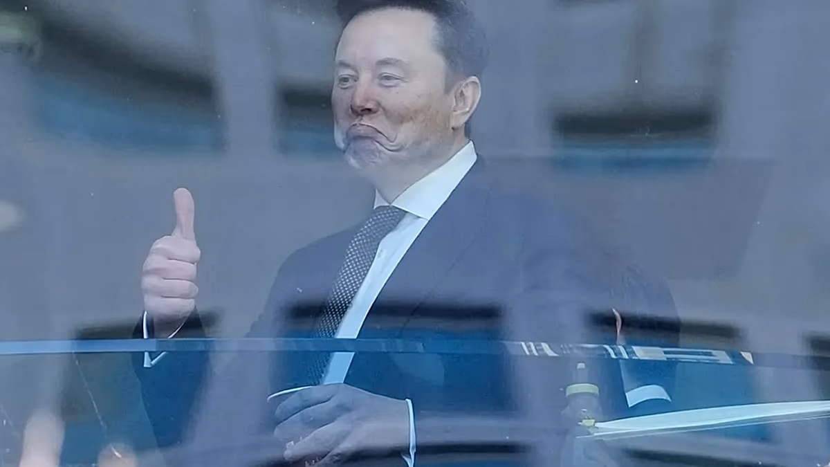 Ünlü filozof anlattı: Musk neden simülasyonda yaşadığımıza inanıyor?