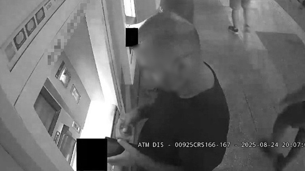 İzmir'de şoke eden hırsızlık! ATM'de arkasını döndü, sıradaki fırsatçı parayı çaldı