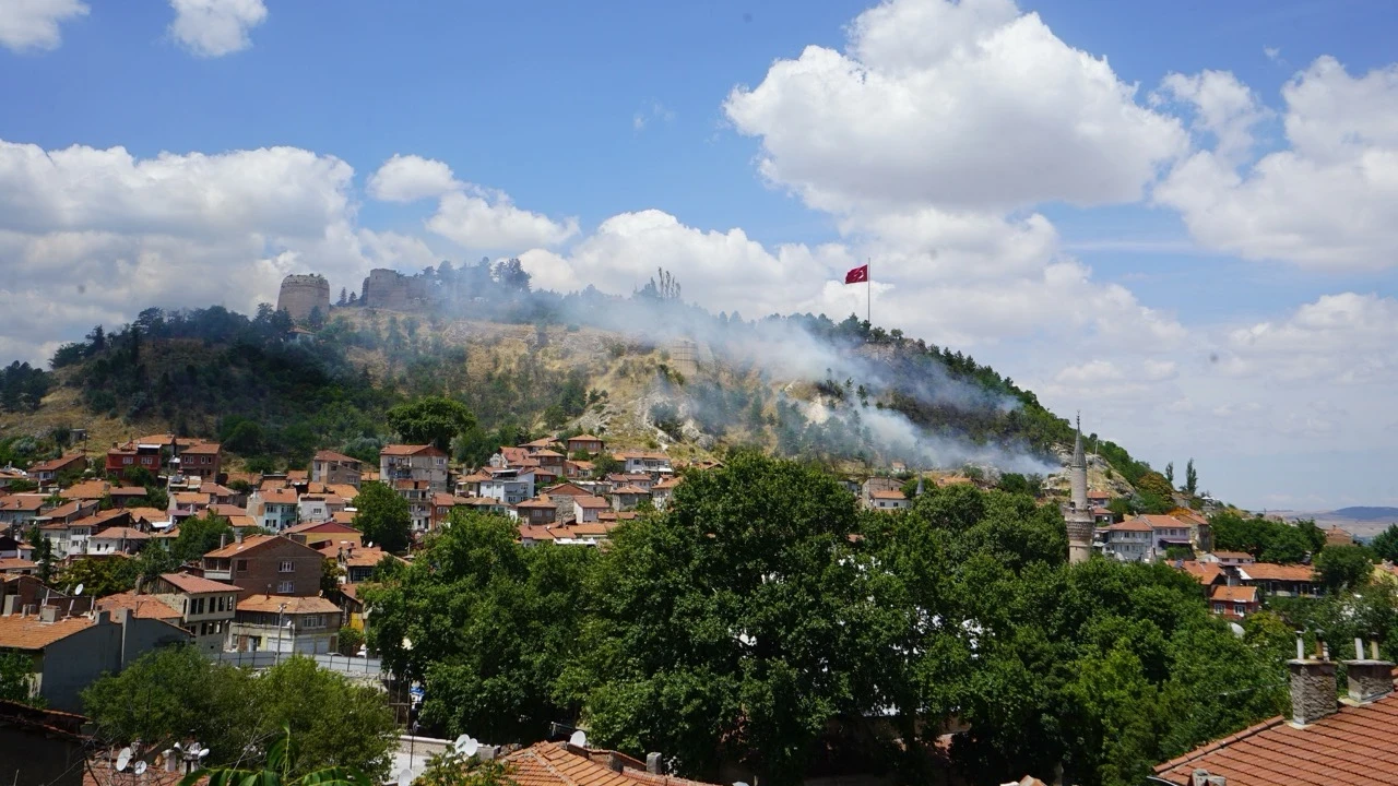 Tarihi Kütahya Kalesi'nde yangın
