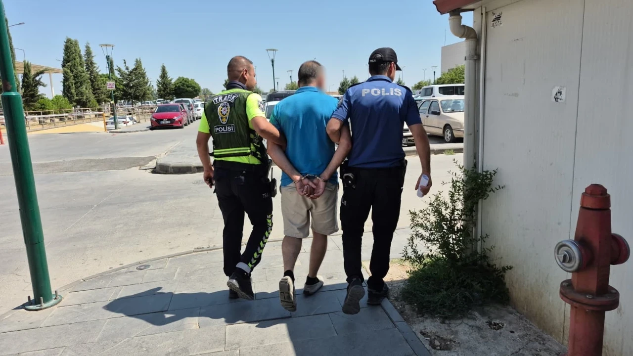 Adıyaman'da hırsızlık ve dolandırıcılıktan aranan iki şüpheli yakalandı