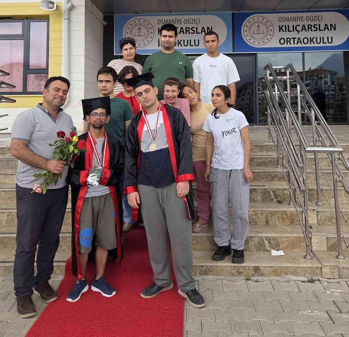 Osmaniye'de özel öğrencilerin mezuniyet sevinci