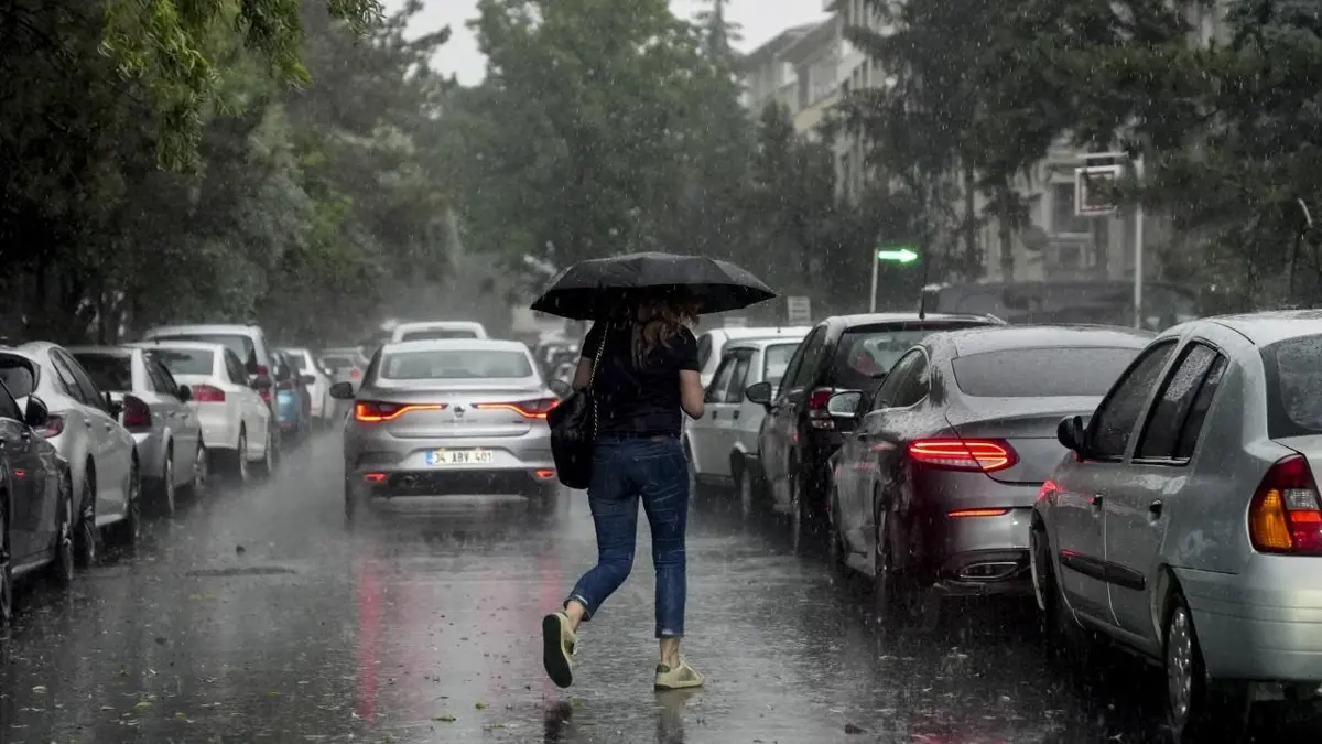Güneşli hava yerini yağmura bırakıyor! Bazı bölgeler için sağanak uyarısı