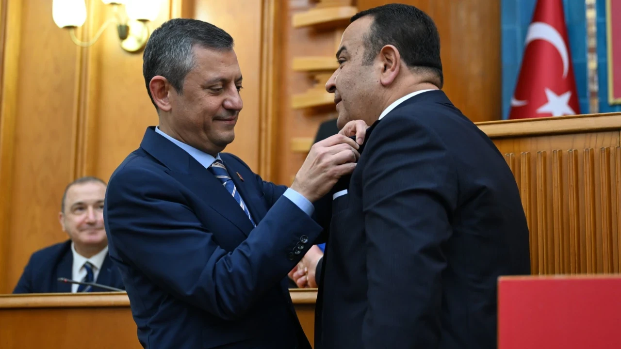 Adnan Beker CHP'den istifa etti