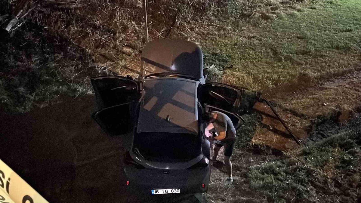 Navigasyon yanlış yolu gösterdi, dereye uçtu: 1 yaralı