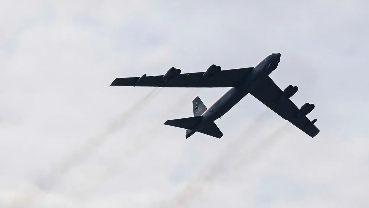 ABD'de feci hava kazası: B-52 tipi bombardıman uçağı yere çakıldı