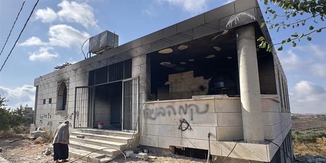 Hamas: Batı Şeria'da iki caminin yakılması faşist bir suçtur