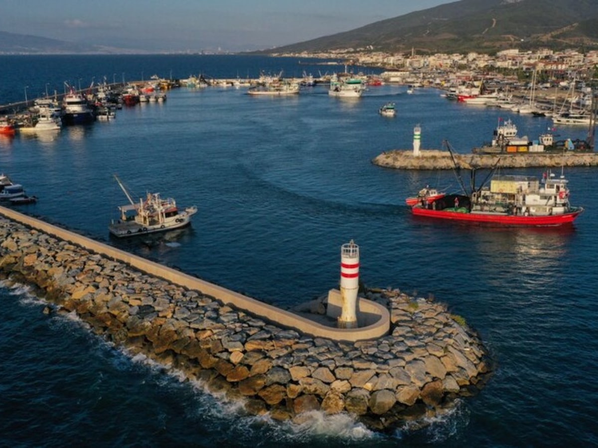 Türkiye genelinde balıkçı gemilerindeki takip cihazları yenileniyor