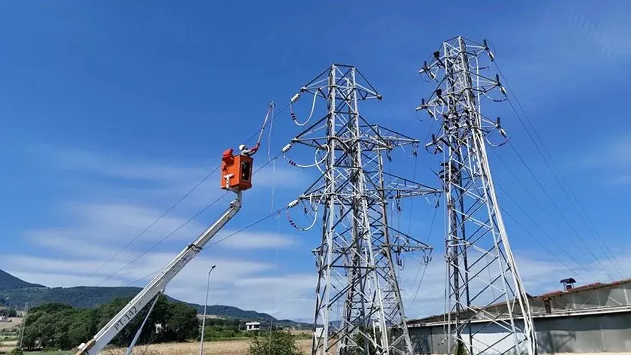Elektrikte dikkat çeken tablo: Fiyat bir saat zirveye çıkıyor, günün büyük bölümünde sıfıra iniyor