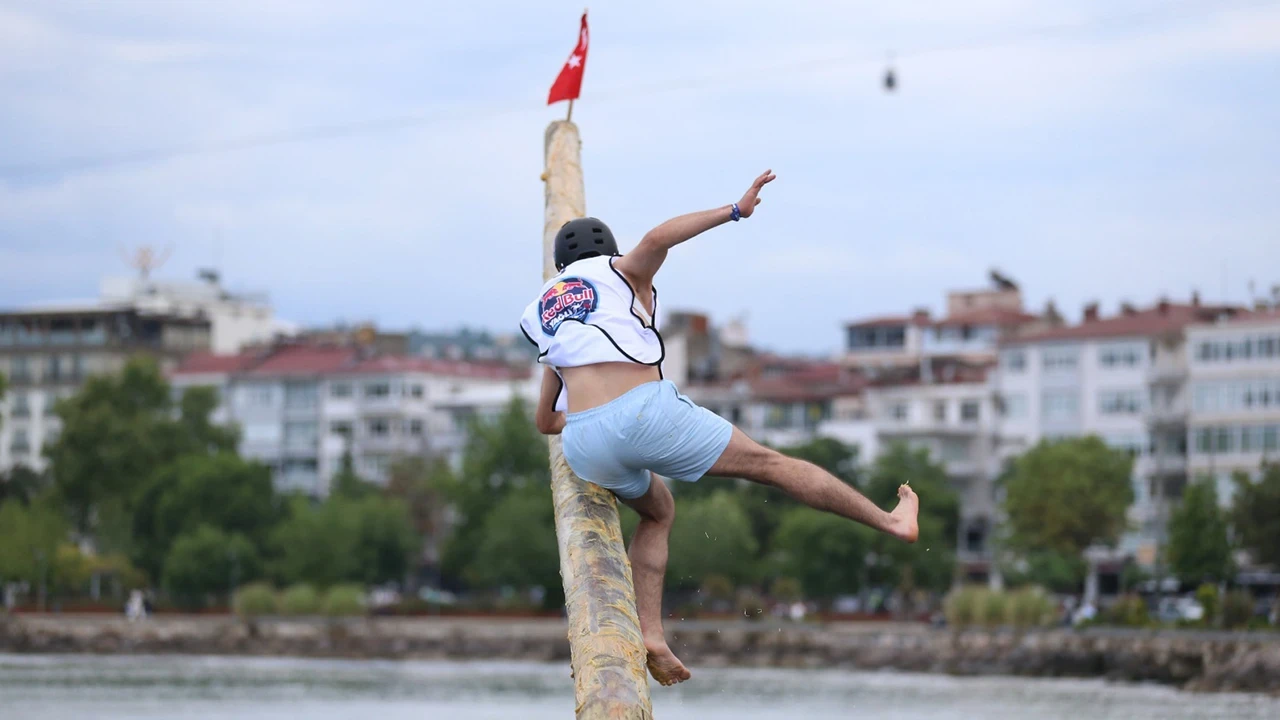 Red Bull “Yağlı Direk” etkinliği Ordu’da nefes kesti