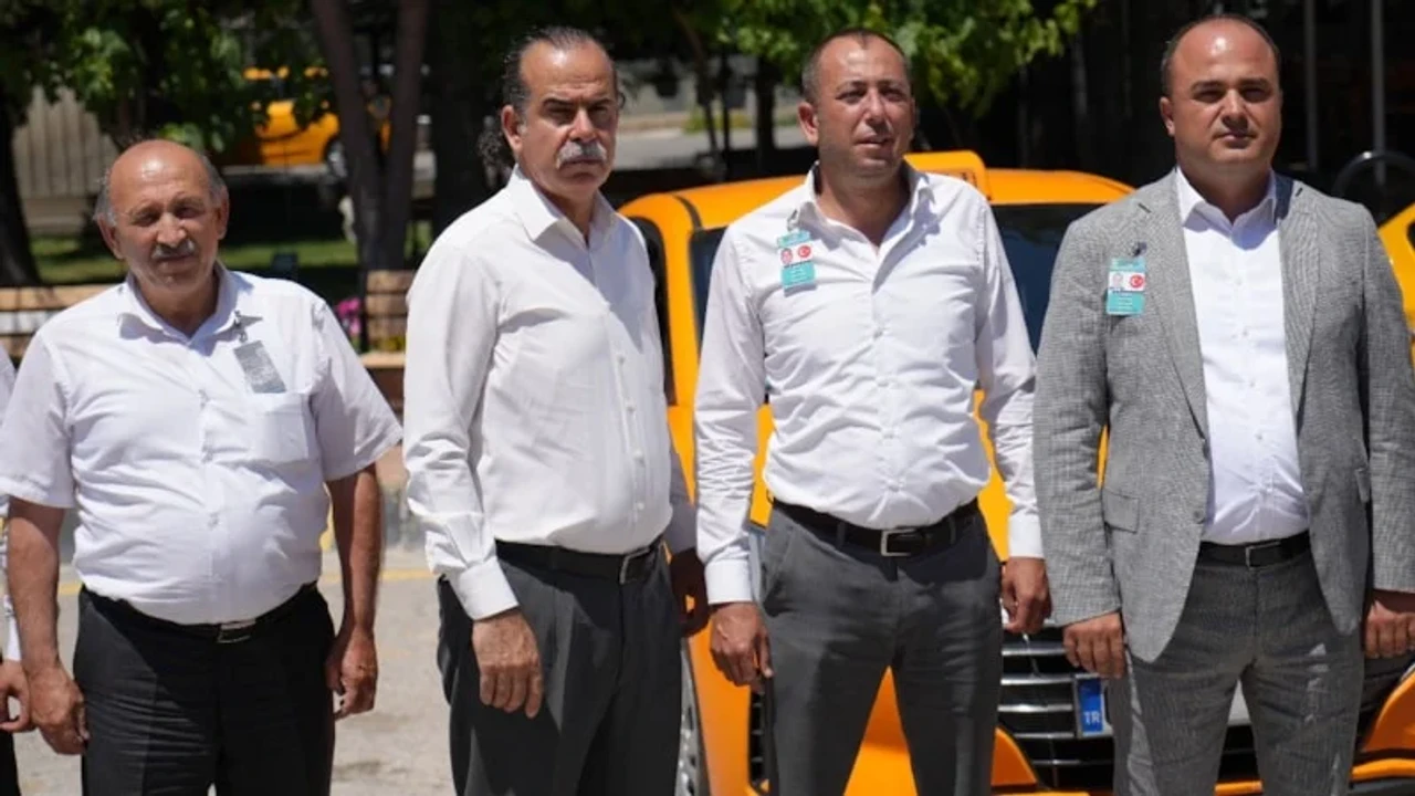 Ankara NATO Zirvesi'ne hazır: Taksiciler İngilizce öğrendi