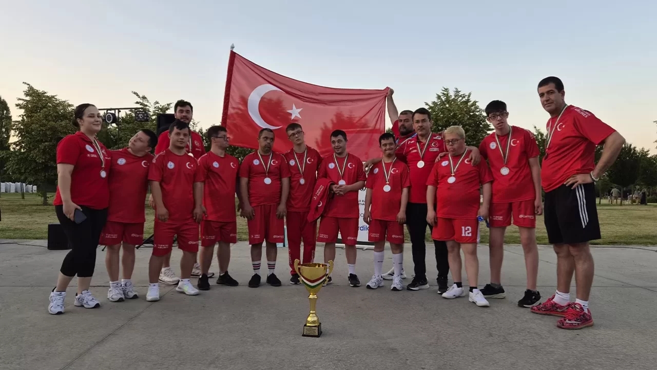 Down Sendromlu Basketbol Milli Takımı dünya ikincisi oldu! Gururlandıran başarı
