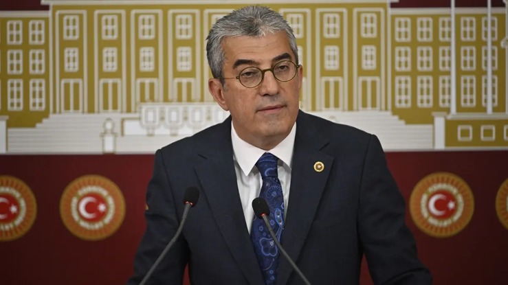 CHP YDK tedbiri 12 gün önce kaldırmıştı. Gökhan Günaydın göreve iade edildi