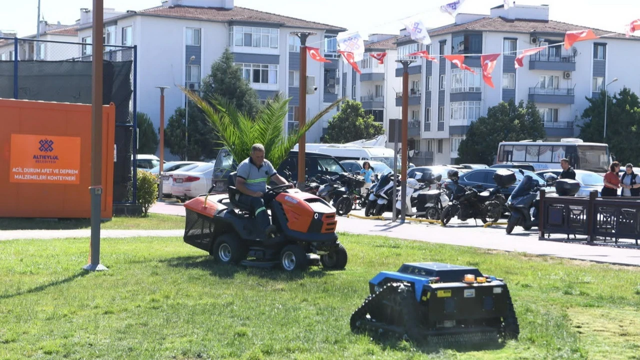 Altueylül Belediyesi araç ve ekipman parkını güçlendirdi