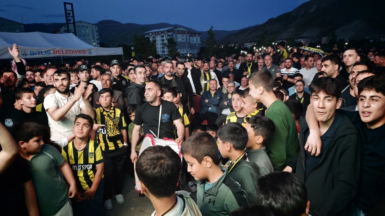 3. Lig'e çıkınca tüm şehir sokağa döküldü