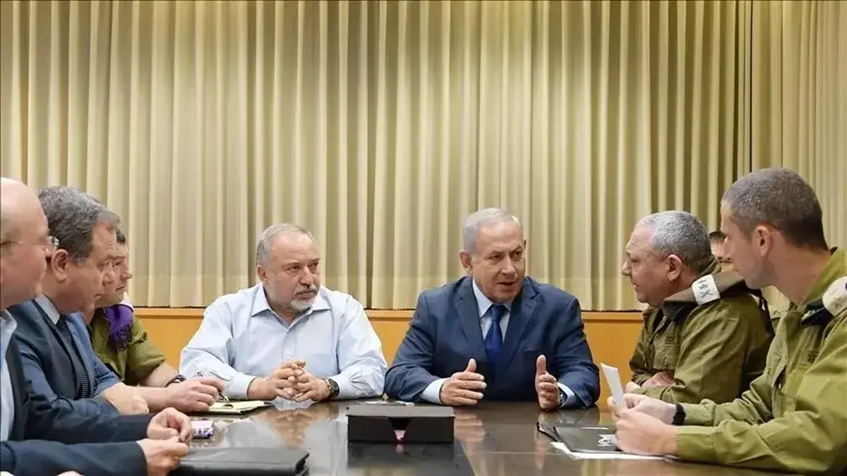 Netanyahu'nun koltuğu sallanıyor: En büyük rakibi sahnede!