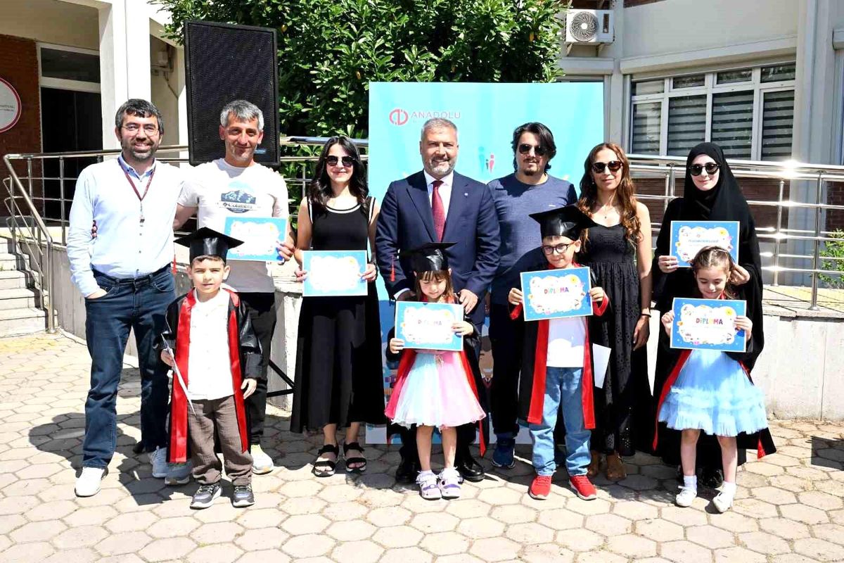 Anadolu Üniversitesi'nde gurur günü: Sevgi ve sabrın mezuniyeti