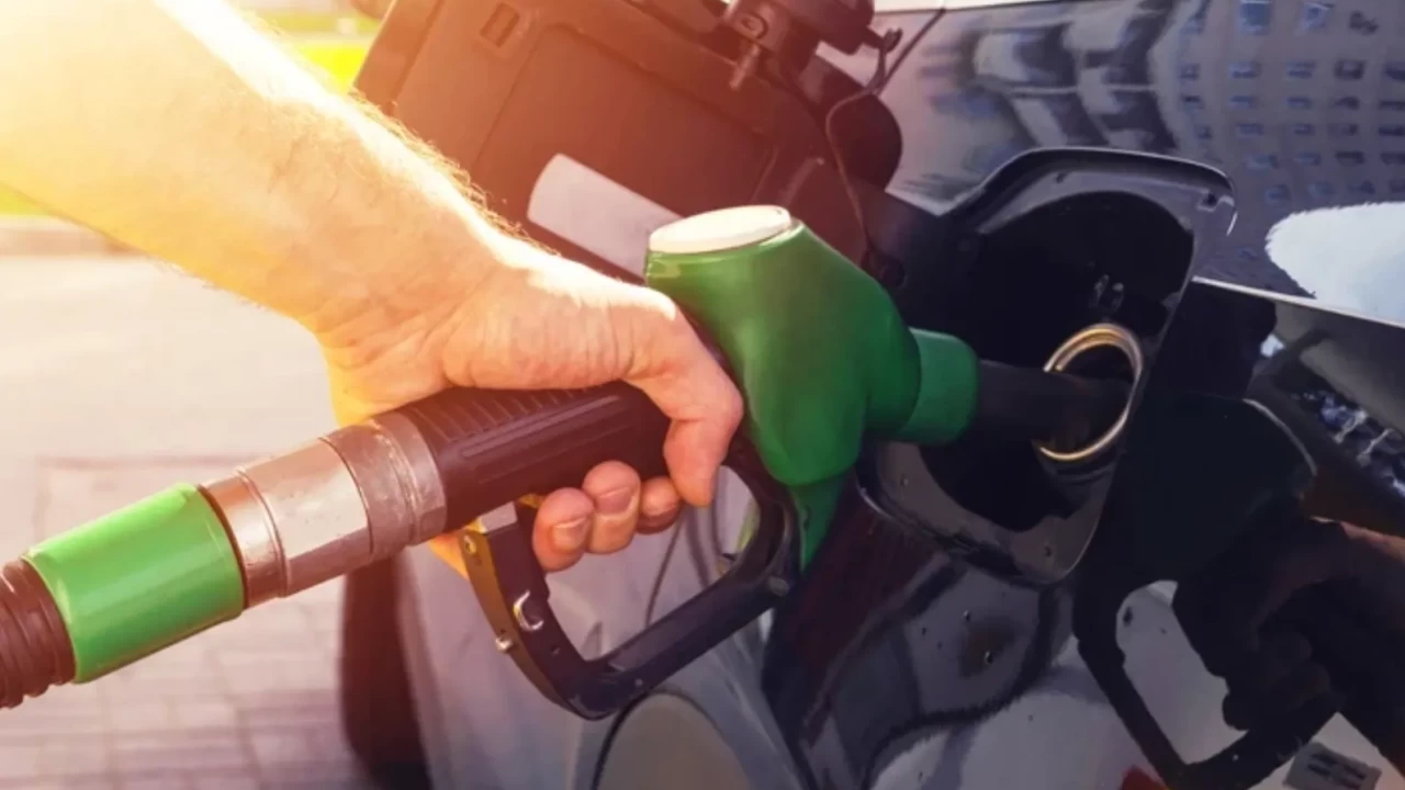 SON DAKİKA AKARYAKIT FİYATLARI: Benzine indirim mi geliyor? 5 Haziran 2026 güncel benzin, motorin ve LPG fiyatları