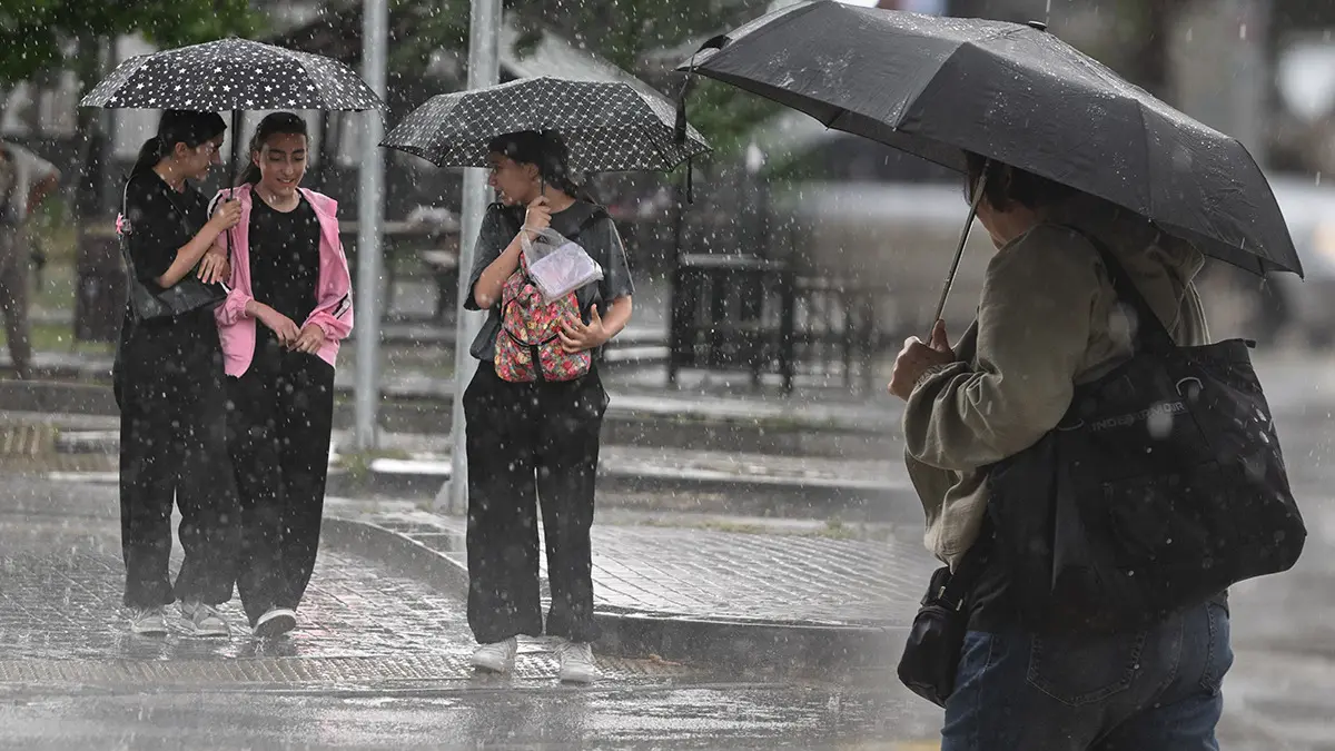 Meteoroloji saat vererek uyardı: İstanbul'da sağanak, 15 il için ‘sarı’ alarm
