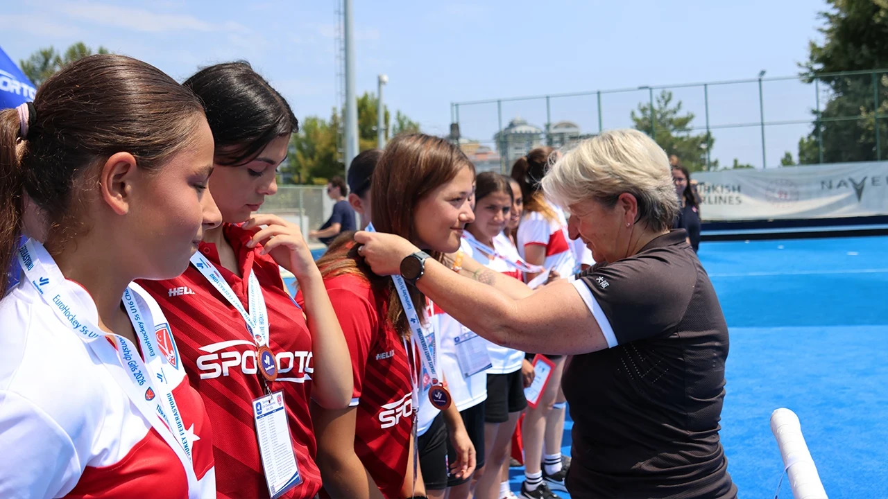Türkiye 16 Yaş Altı Kız Milli Hokey Takımı Avrupa üçüncüsü oldu