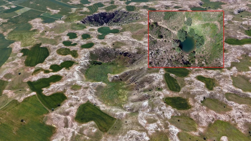 Sivas'ta obruklar ve tabanındaki göl dronla görüntülendi