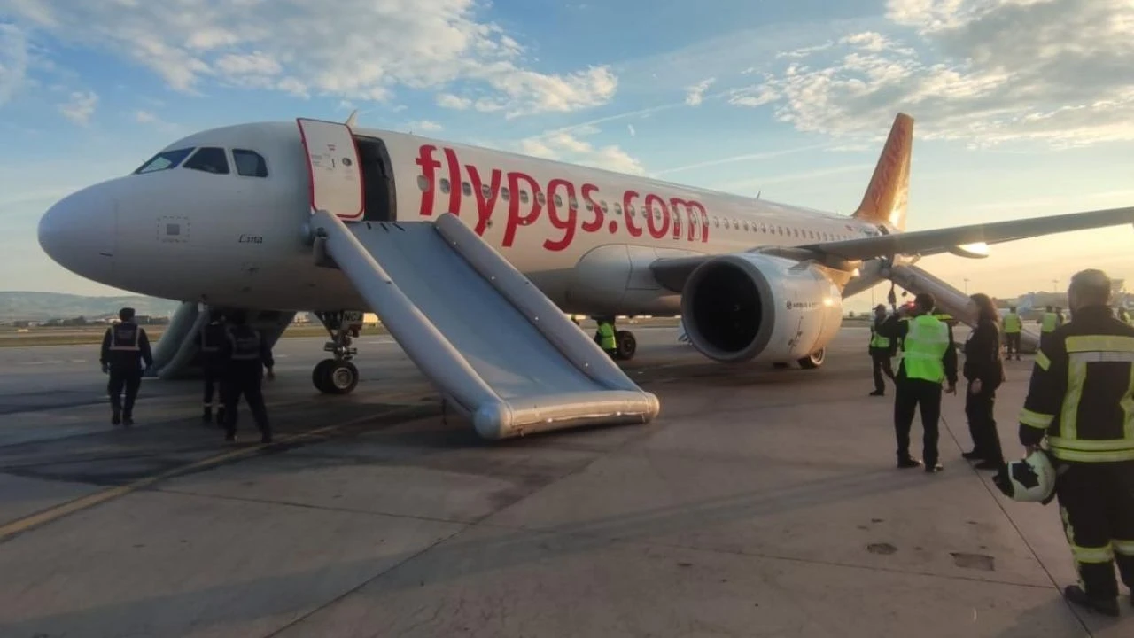 Ankara-İzmir uçağında panik anları! Hızla tahliye edildi