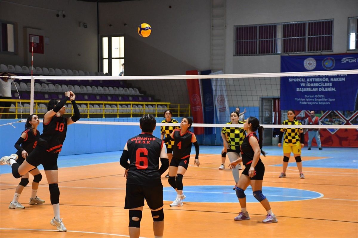 İşitme Engelliler Türkiye Voleybol Şampiyonası Afyonkarahisar'da yapıldı