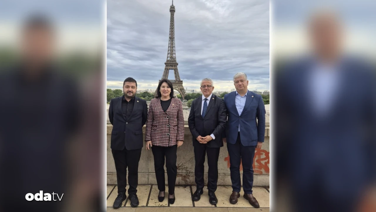 AKP ve DEVA'dan Paris çıkarması: Eyfel önünden fotoğraf