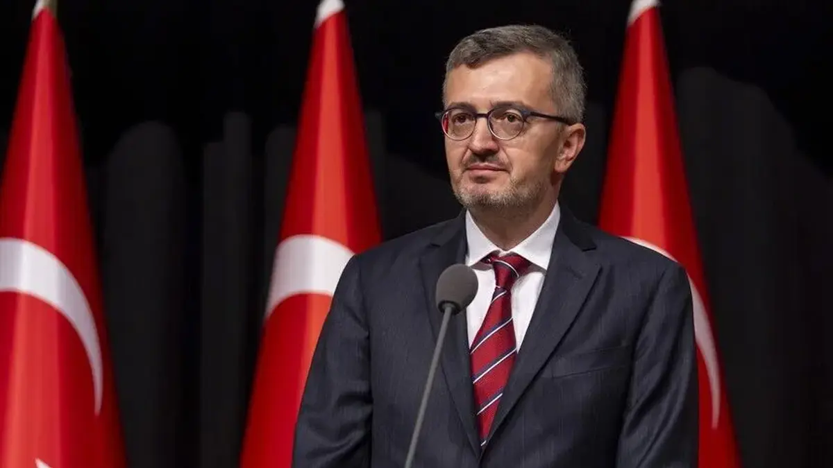 İletişim Başkanı Duran, A Milli Kadın Voleybol Takımı'nı tebrik etti