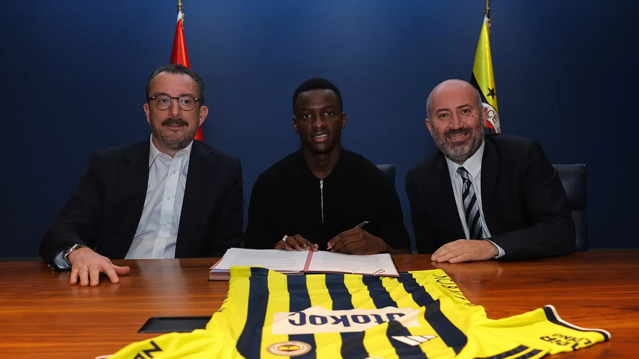 Fenerbahçe yeni transferini resmen açıkladı: Genç futbolcuya 5 yıllık imza