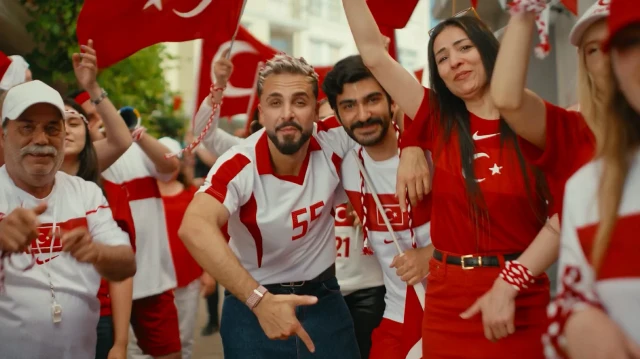 Sefo'nun Türkiye'm marşı klibinde Şenol Güneş sürprizi